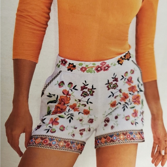 Boston Proper Pants - Boston Proper White Colorful Embroidered Floral Shorts Size 6